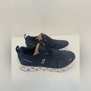 NEVER WORN! Women’s On Cloud Shoes